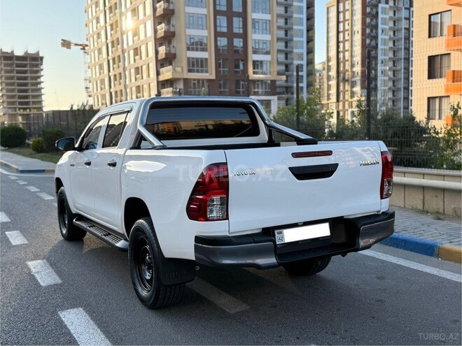 Toyota Hilux 2020, 110,000 km - 2.4 l - Bakı