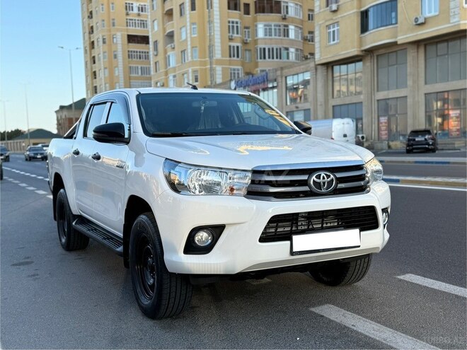 Toyota Hilux 2020, 110,000 km - 2.4 l - Bakı