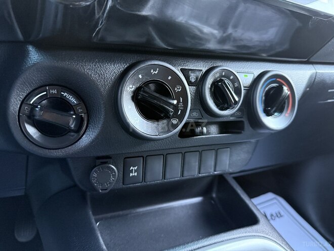 Toyota Hilux 2020, 110,000 km - 2.4 l - Bakı