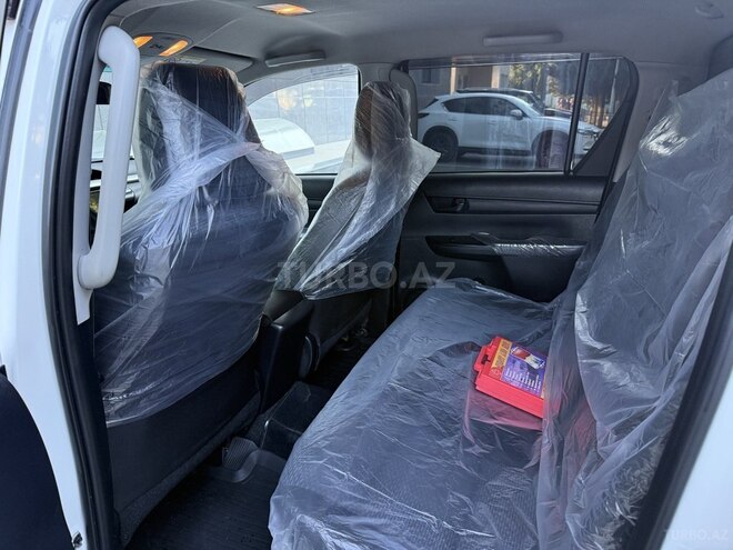 Toyota Hilux 2020, 110,000 km - 2.4 l - Bakı