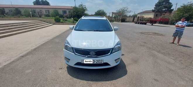 Kia  2011, 215,000 km - 2.0 l - Salyan