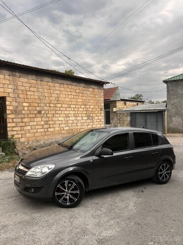 Opel Astra 2008, 249,850 km - 1.4 l - Şəki