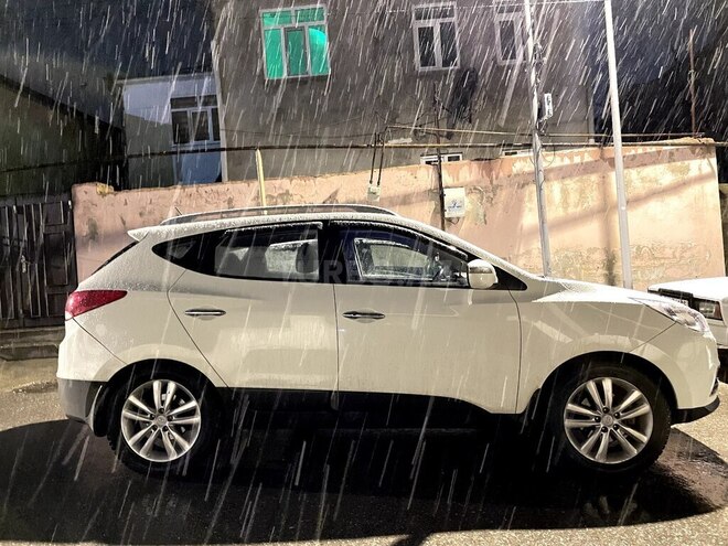 Hyundai ix35 2011, 80,000 km - 2.4 л - Qusar