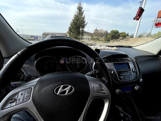 Hyundai ix35 2011, 80,000 km - 2.4 л - Qusar