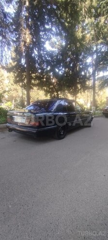Mercedes E 220 1994, 332,550 km - 2.2 л - Qazax