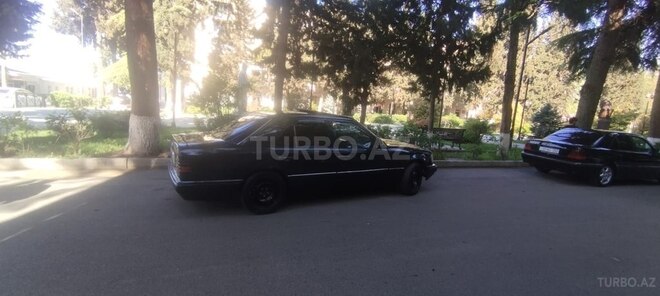 Mercedes E 220 1994, 332,550 km - 2.2 л - Qazax