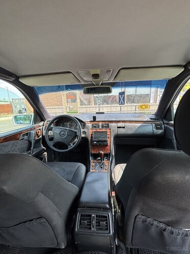 Mercedes E 240 1998, 525,000 km - 2.4 l - Xaçmaz