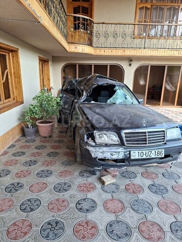 Mercedes C 180 1997, 296,000 km - 1.8 л - Qazax