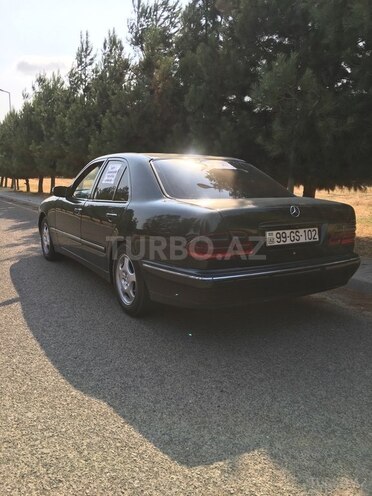 Mercedes E 220 d 2001, 300,000 km - 2.2 l - Masallı