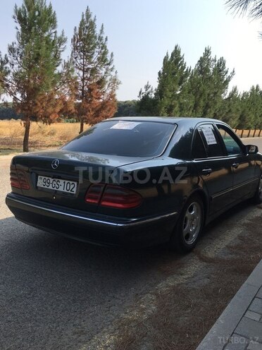 Mercedes E 220 d 2001, 300,000 km - 2.2 l - Masallı
