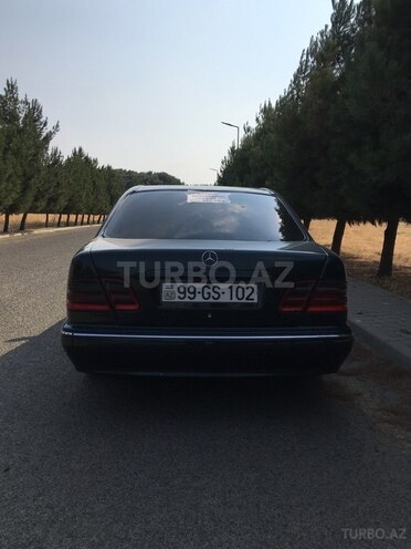Mercedes E 220 d 2001, 300,000 km - 2.2 l - Masallı