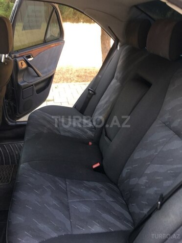 Mercedes E 220 d 2001, 300,000 km - 2.2 l - Masallı