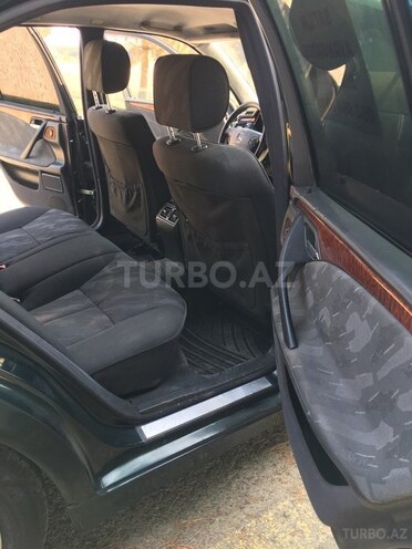 Mercedes E 220 d 2001, 300,000 km - 2.2 l - Masallı