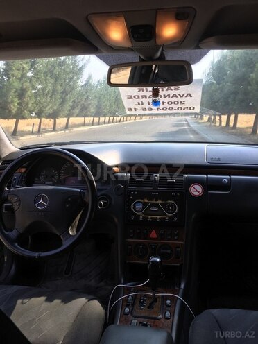 Mercedes E 220 d 2001, 300,000 km - 2.2 l - Masallı