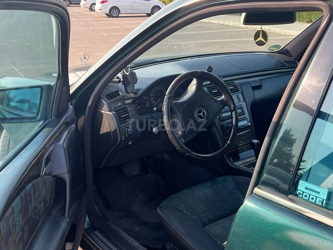 Mercedes E 240 1998, 246,368 km - 2.4 l - Salyan
