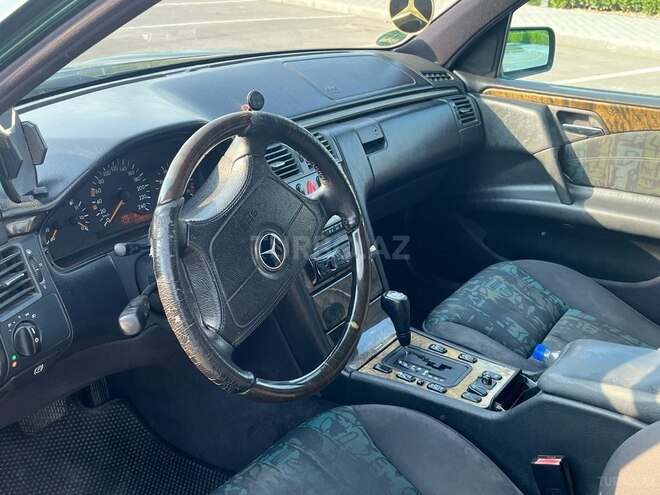 Mercedes E 240 1998, 246,368 km - 2.4 l - Salyan