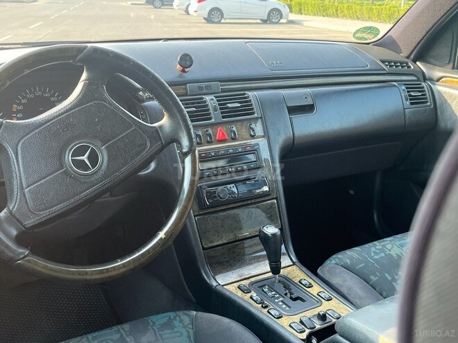 Mercedes E 240 1998, 246,368 km - 2.4 l - Salyan