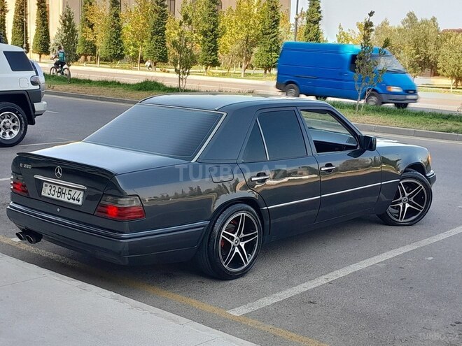 Mercedes E 220 1995, 321,452 km - 2.2 l - Sumqayıt