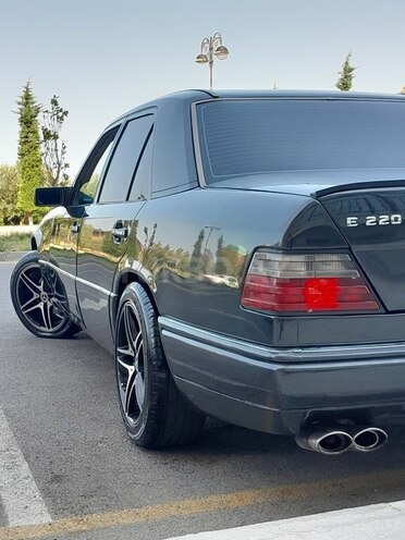 Mercedes E 220 1995, 321,452 km - 2.2 l - Sumqayıt