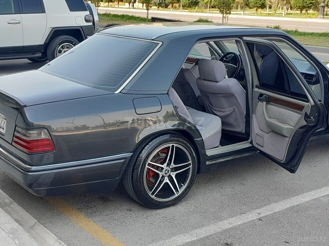 Mercedes E 220 1995, 321,452 km - 2.2 l - Sumqayıt