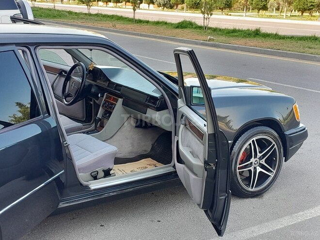 Mercedes E 220 1995, 321,452 km - 2.2 l - Sumqayıt