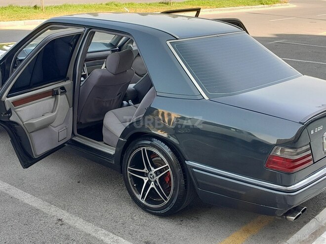 Mercedes E 220 1995, 321,452 km - 2.2 l - Sumqayıt