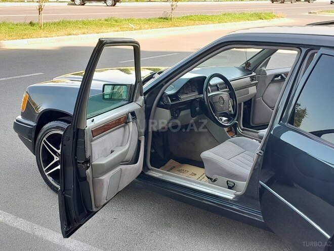 Mercedes E 220 1995, 321,452 km - 2.2 l - Sumqayıt