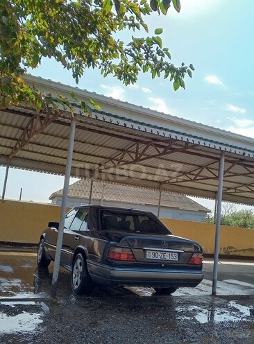 Mercedes E 250 1994, 550,000 km - 2.5 l - İmişli