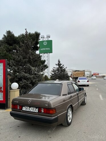 Mercedes 190 1990, 498,000 km - 1.8 l - Salyan