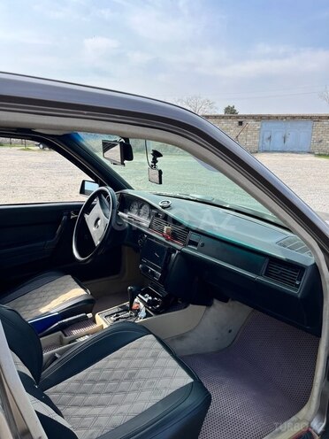 Mercedes 190 1990, 498,000 km - 1.8 l - Salyan