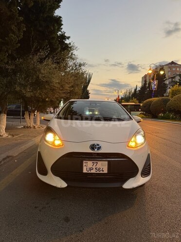 Toyota Aqua-3