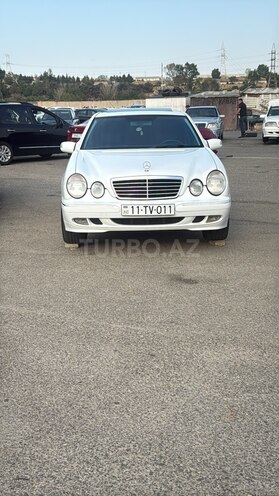 Mercedes E 320 2000, 302,000 km - 3.2 l - Beyləqan