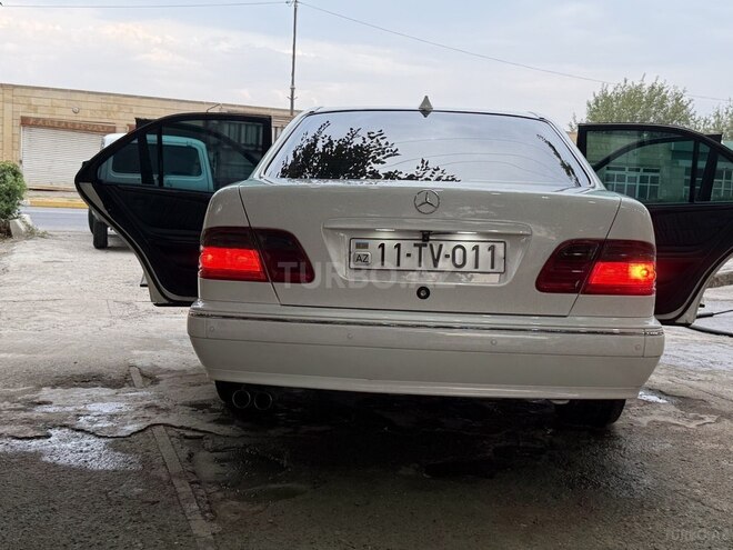 Mercedes E 320 2000, 302,000 km - 3.2 l - Beyləqan