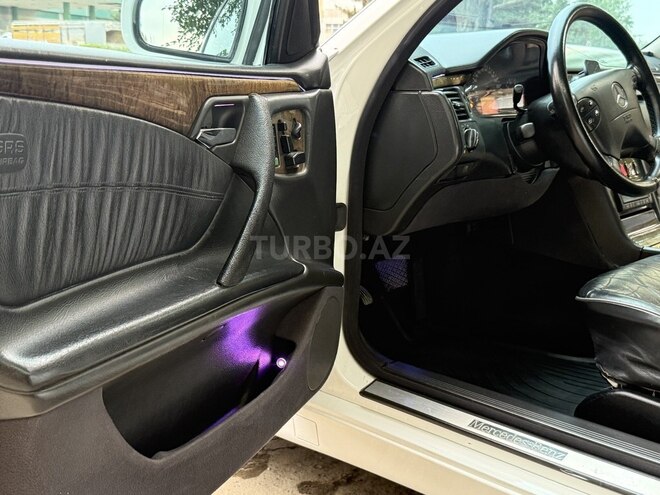 Mercedes E 320 2000, 302,000 km - 3.2 l - Beyləqan