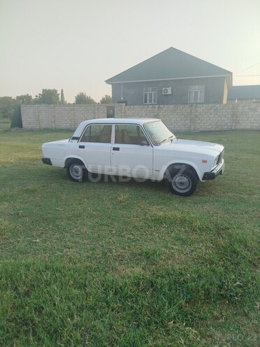 LADA (VAZ) 2107 2005, 200,000 km - 1.6 l - Qax