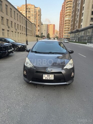 Toyota Prius C 2014, 98,000 km - 1.5 л - Bakı
