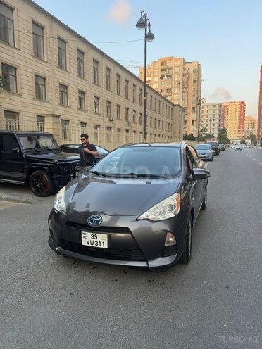 Toyota Prius C 2014, 98,000 km - 1.5 л - Bakı