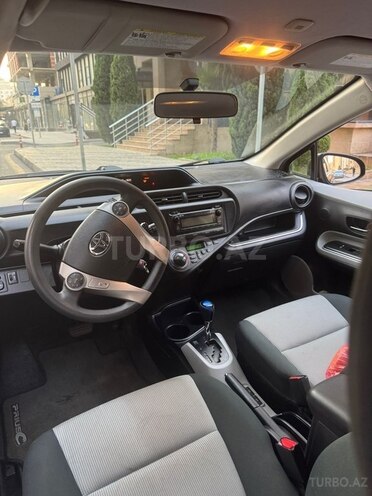 Toyota Prius C 2014, 98,000 km - 1.5 л - Bakı