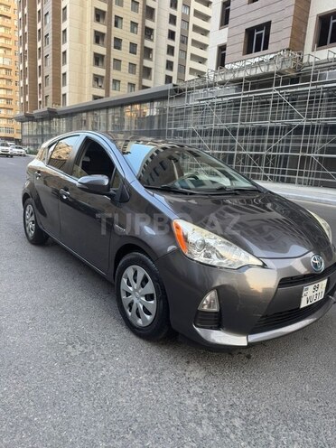 Toyota Prius C 2014, 98,000 km - 1.5 л - Bakı