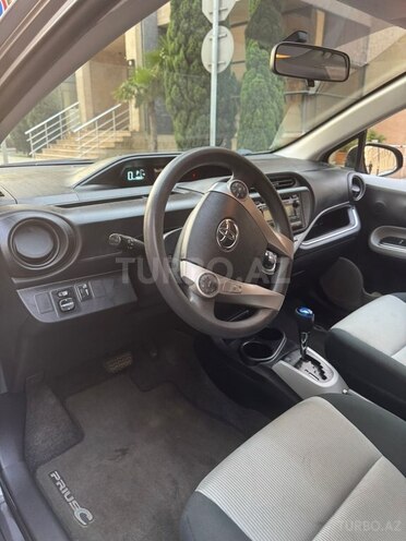 Toyota Prius C 2014, 98,000 km - 1.5 л - Bakı