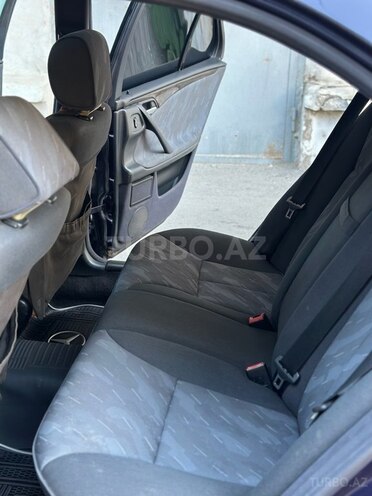 Mercedes E 220 d 2001, 348,000 km - 2.2 l - Bakı