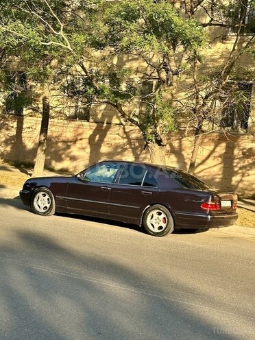 Mercedes E 220 d 2001, 348,000 km - 2.2 l - Bakı