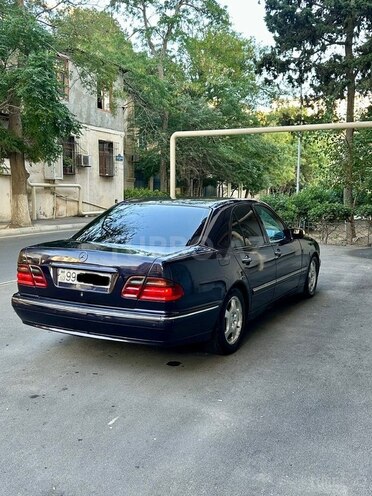 Mercedes E 220 d 2001, 348,000 km - 2.2 l - Bakı