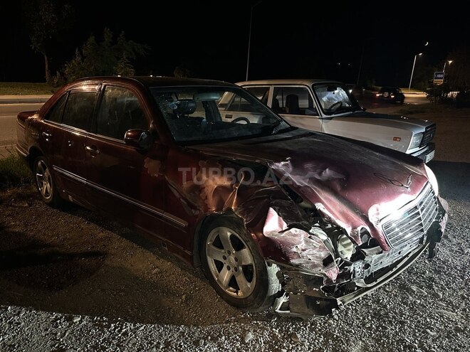 Mercedes E 240 2000, 240,000 km - 2.6 l - Bakı