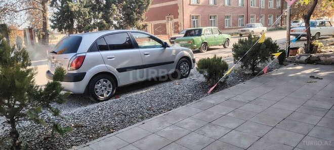 Kia Rio 2007, 275,000 km - 1.5 l - Tovuz