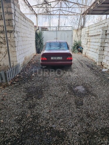 Mercedes E 250 1993, 565,000 km - 2.5 л - Biləsuvar