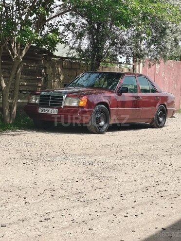 Mercedes E 250 1993, 565,000 km - 2.5 л - Biləsuvar