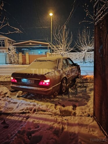Mercedes E 250 1993, 565,000 km - 2.5 л - Biləsuvar