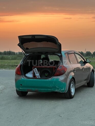 Kia Ceed 2007, 450,000 km - 1.6 l - Salyan