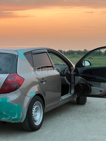 Kia Ceed 2007, 450,000 km - 1.6 l - Salyan
